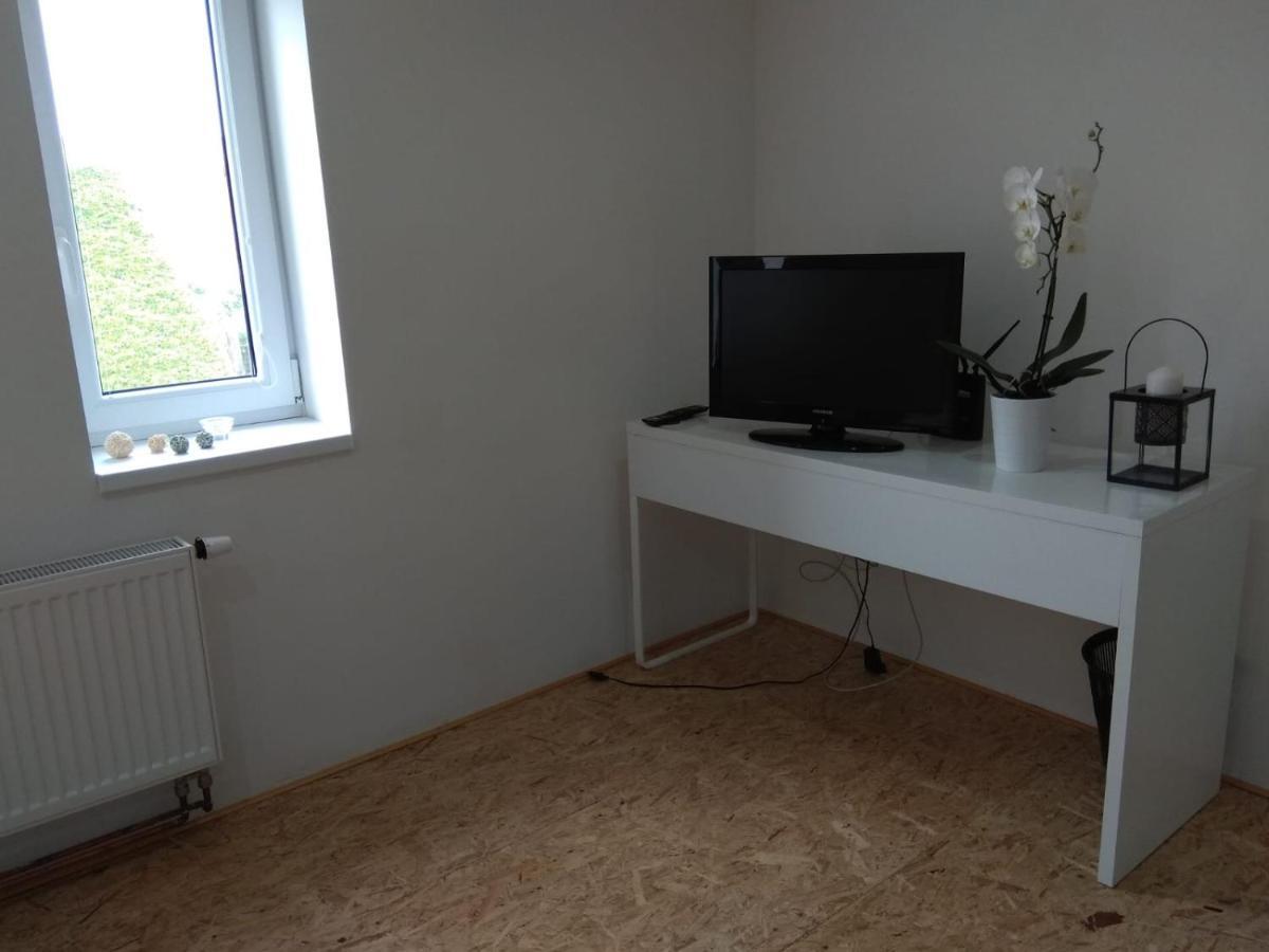 Apartmány U splavu Veselí nad Moravou Esterno foto